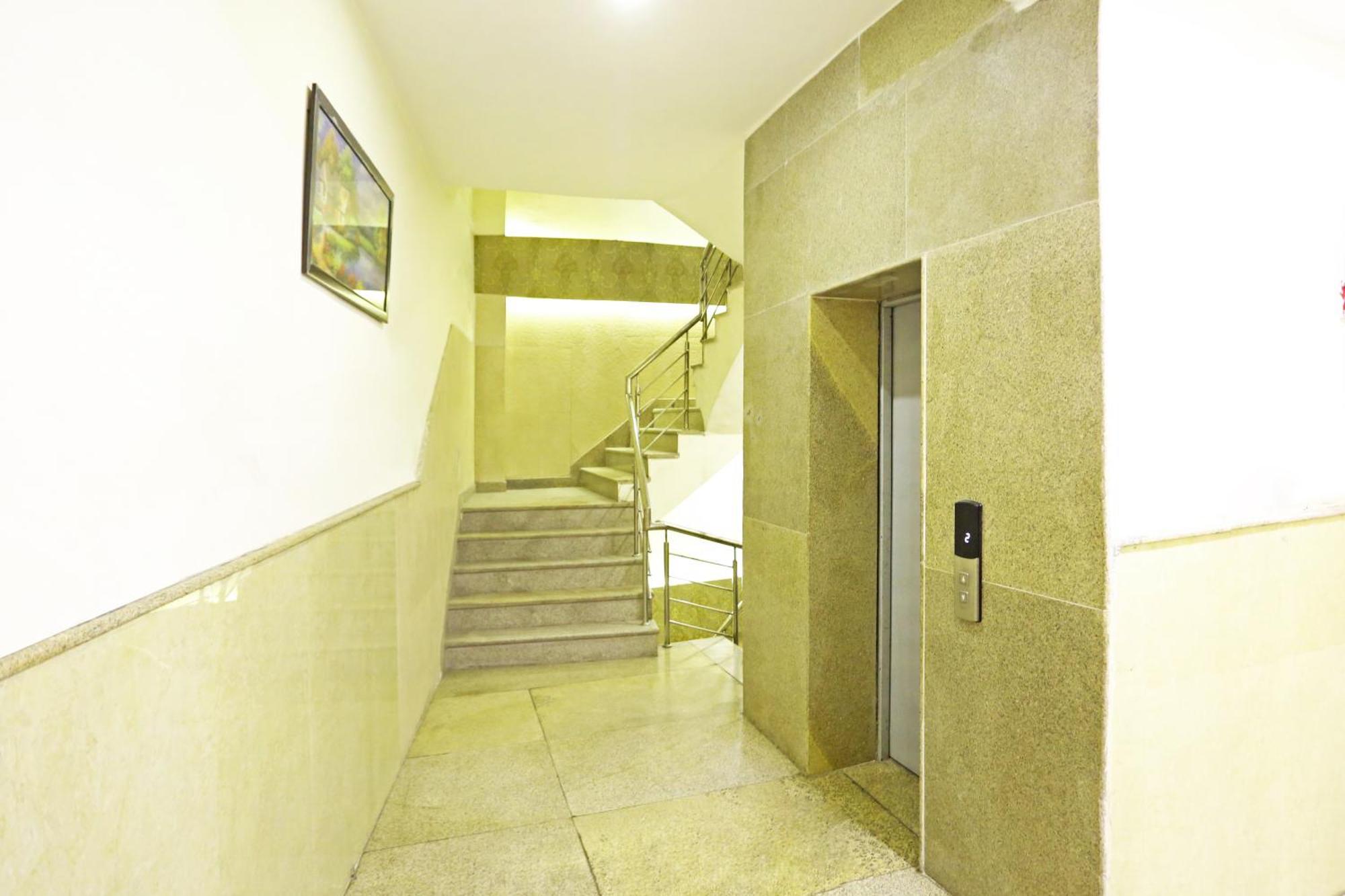 Hotel The Kiara Near Delhi Airport 뉴델리 외부 사진