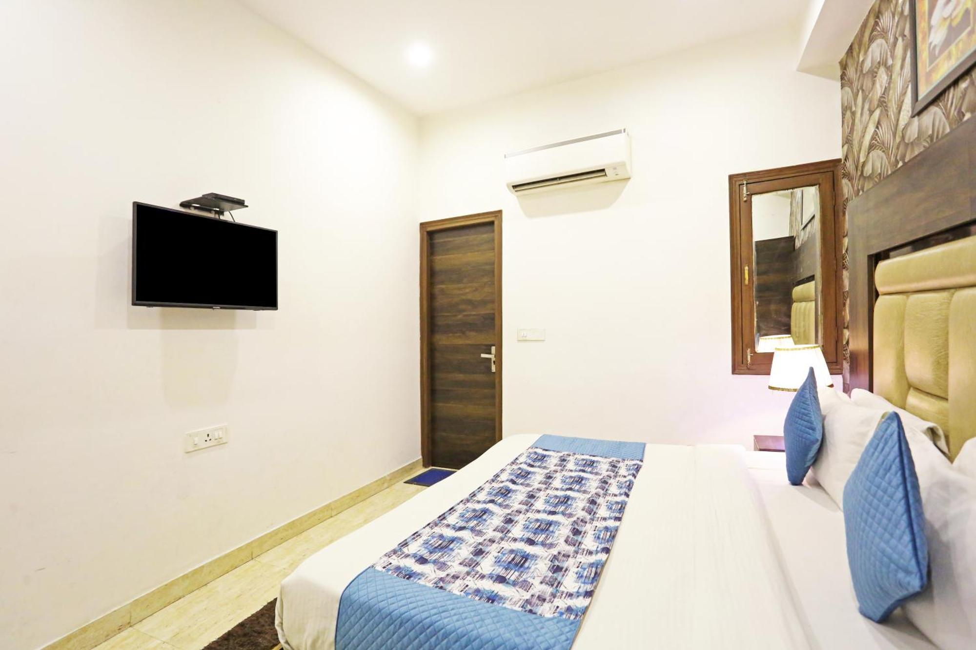 Hotel The Kiara Near Delhi Airport 뉴델리 외부 사진
