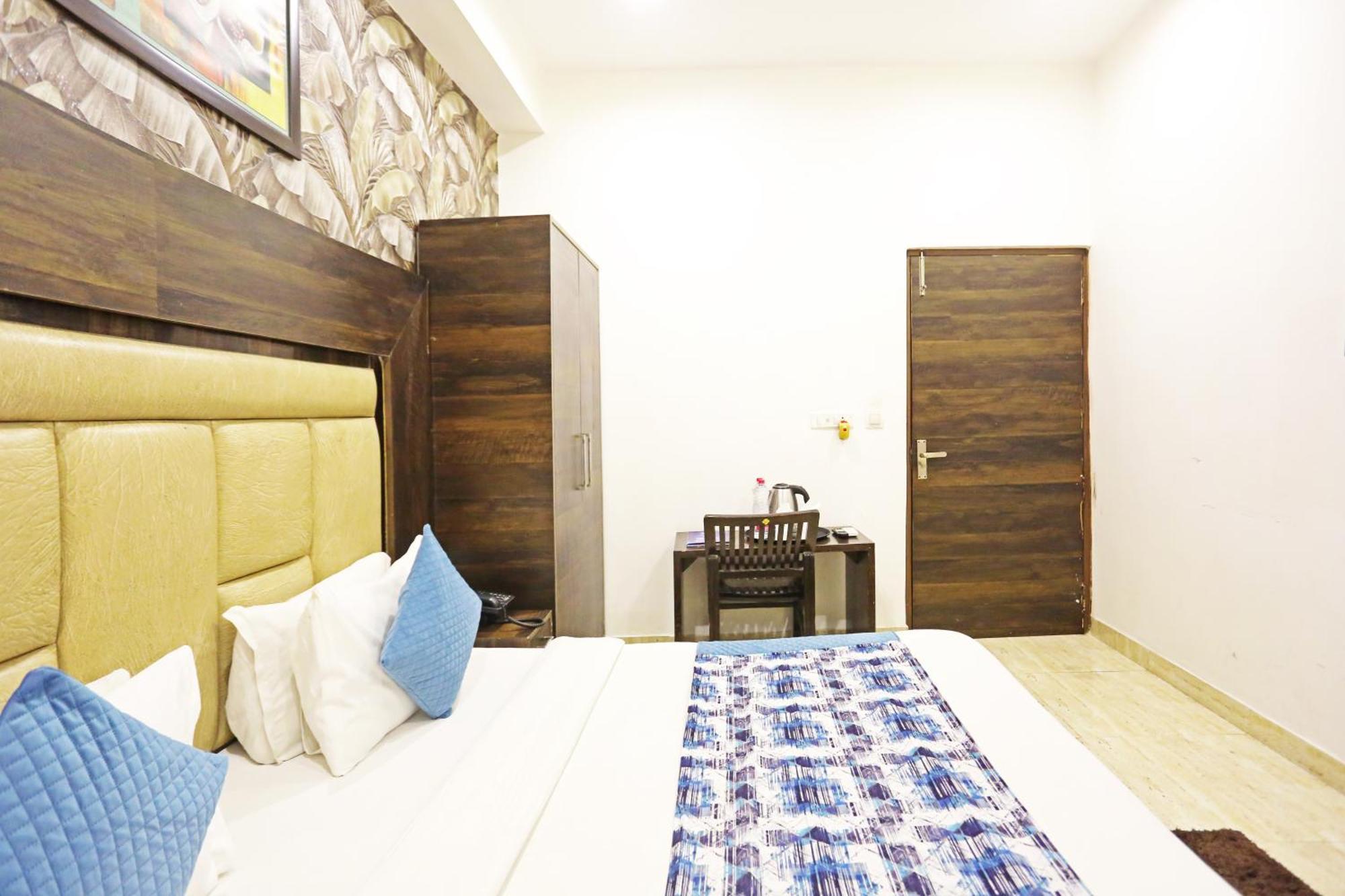 Hotel The Kiara Near Delhi Airport 뉴델리 외부 사진
