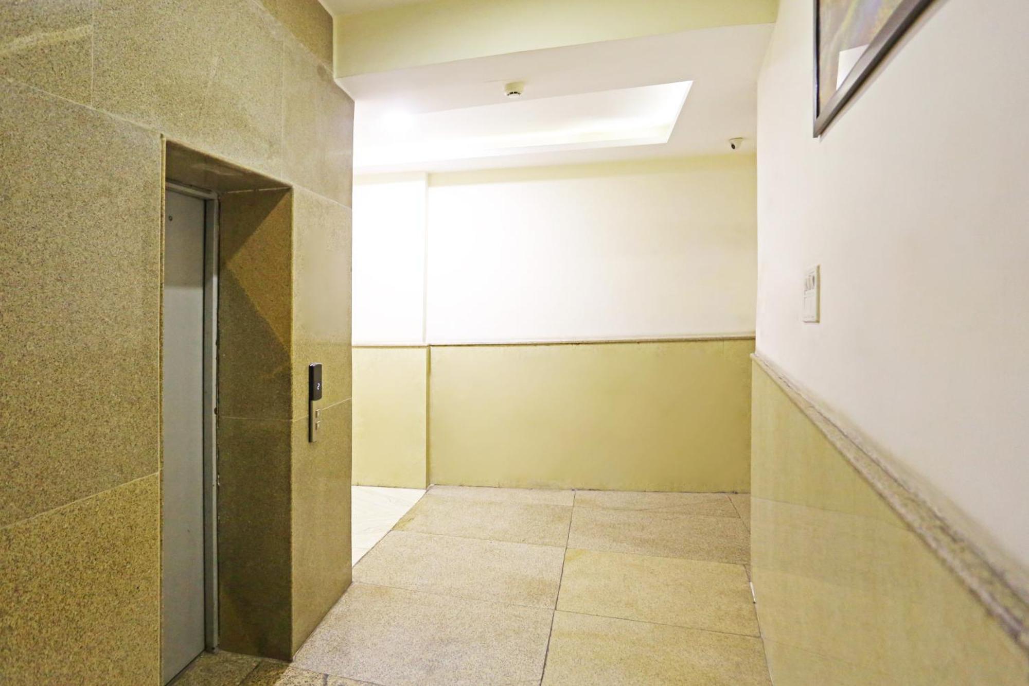 Hotel The Kiara Near Delhi Airport 뉴델리 외부 사진