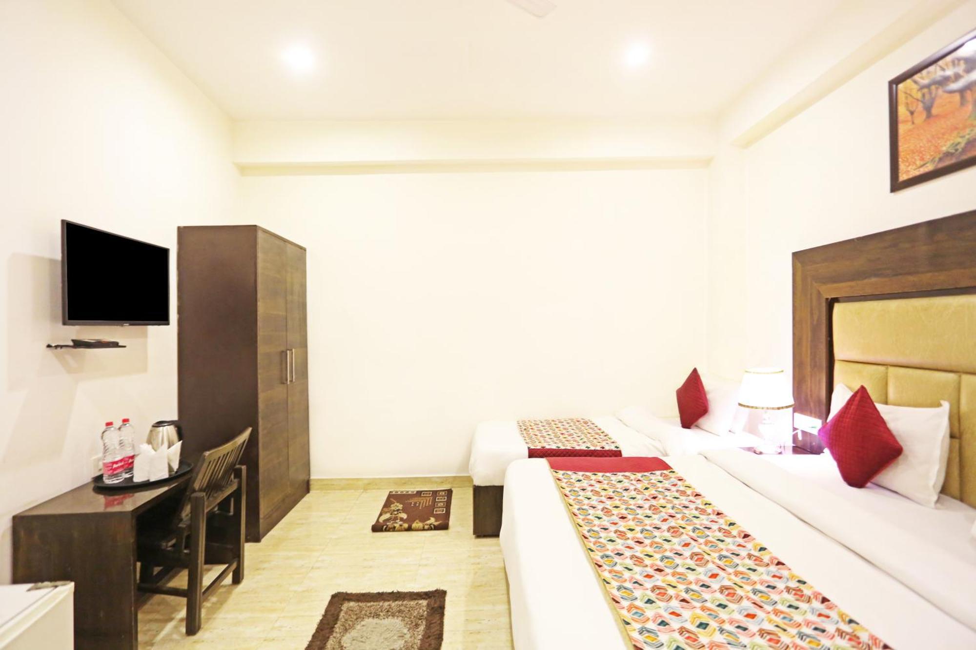 Hotel The Kiara Near Delhi Airport 뉴델리 외부 사진