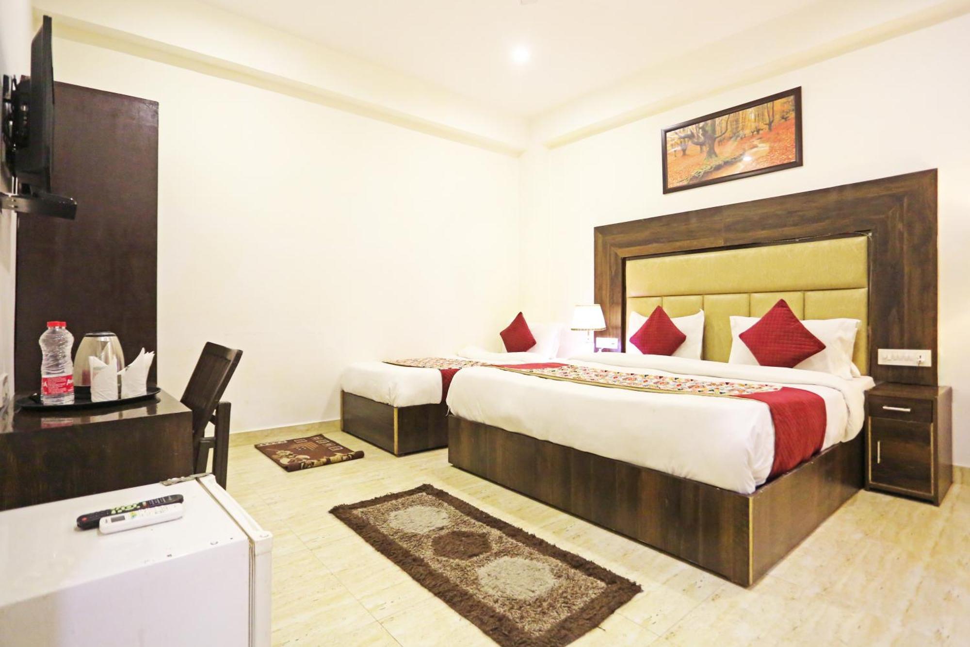 Hotel The Kiara Near Delhi Airport 뉴델리 외부 사진