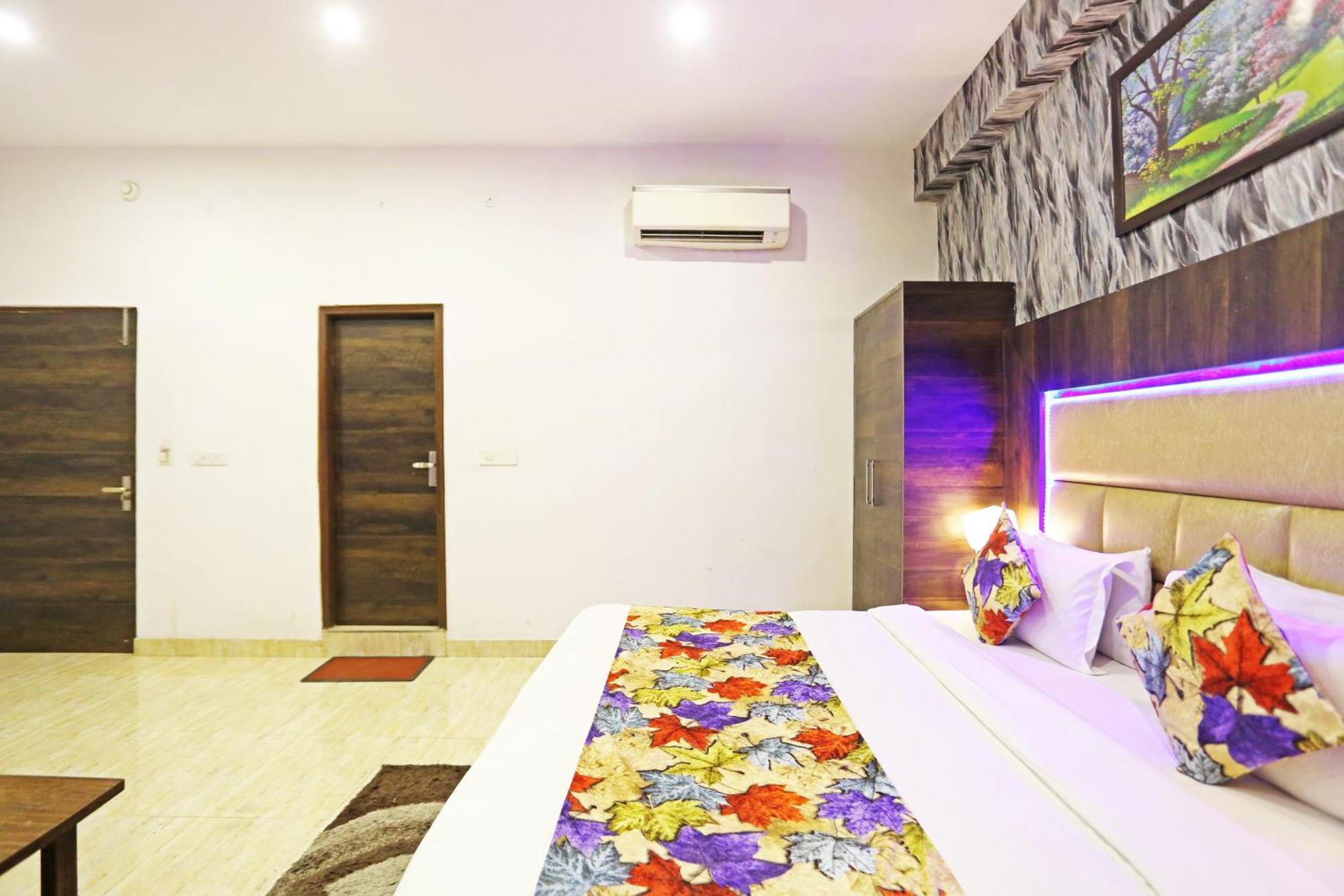 Hotel The Kiara Near Delhi Airport 뉴델리 외부 사진