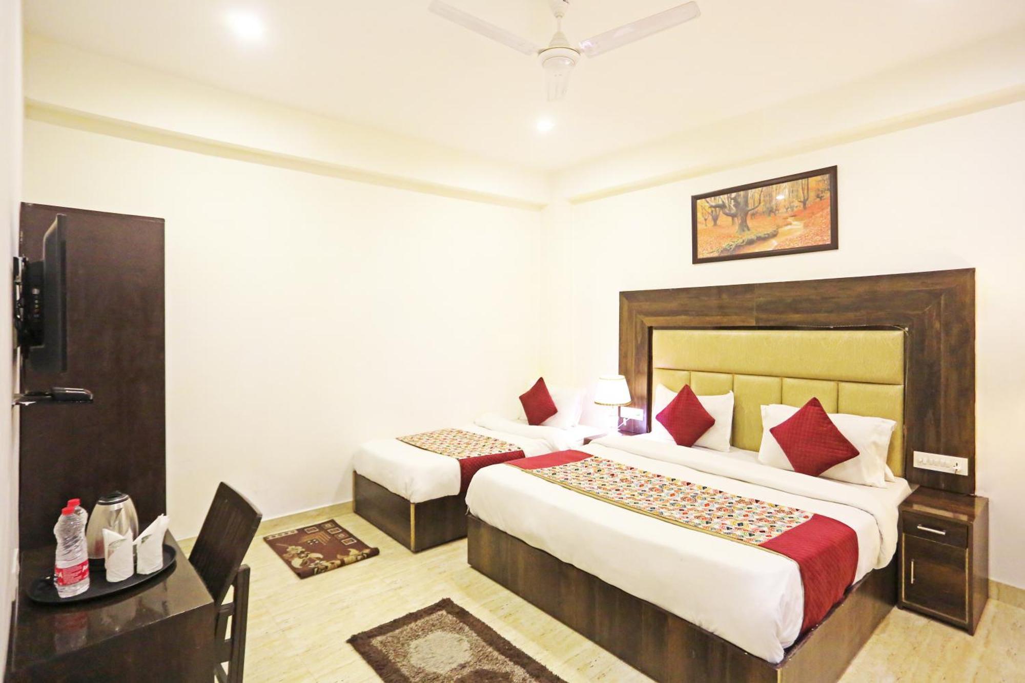 Hotel The Kiara Near Delhi Airport 뉴델리 외부 사진